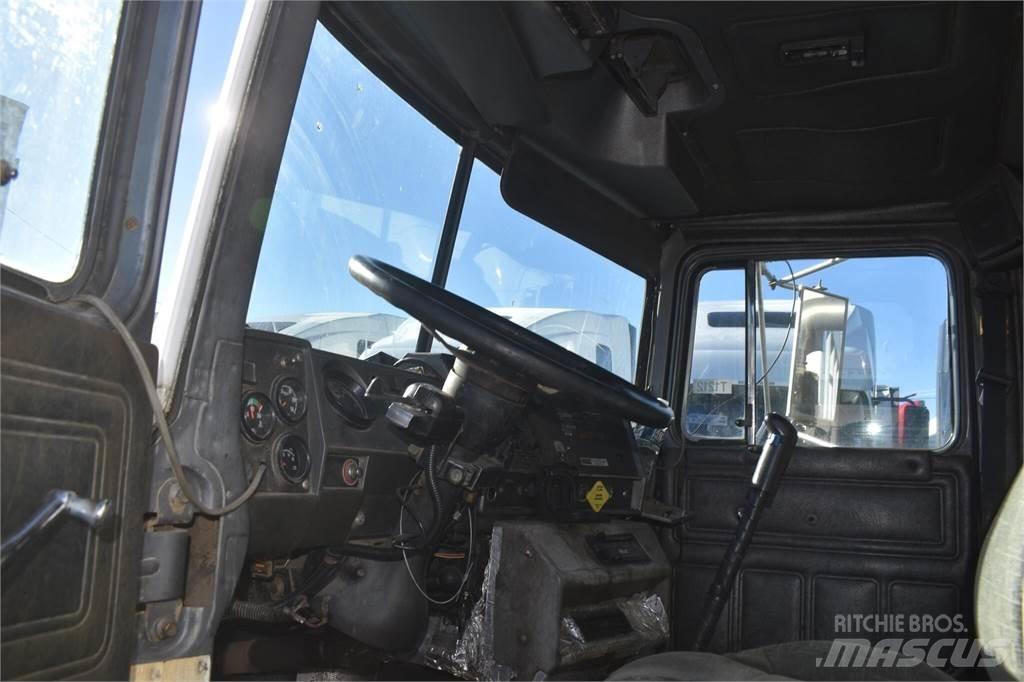 Mack RD688S 덤프 트럭