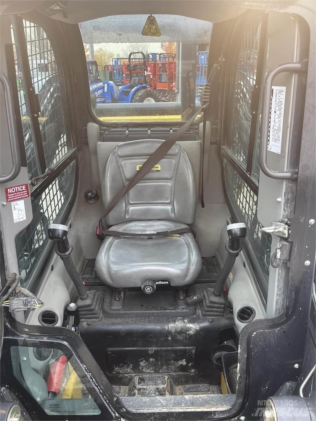 New Holland C237  스키드로더