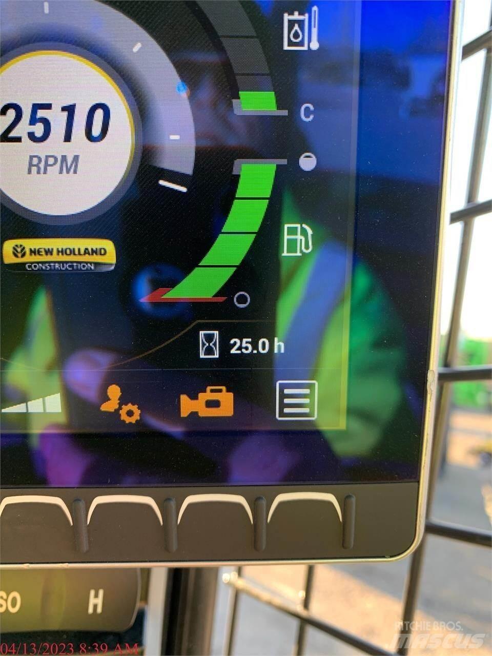 New Holland C332  스키드로더