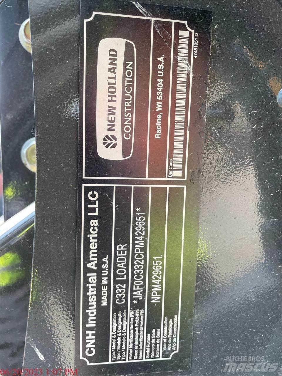 New Holland C332  스키드로더