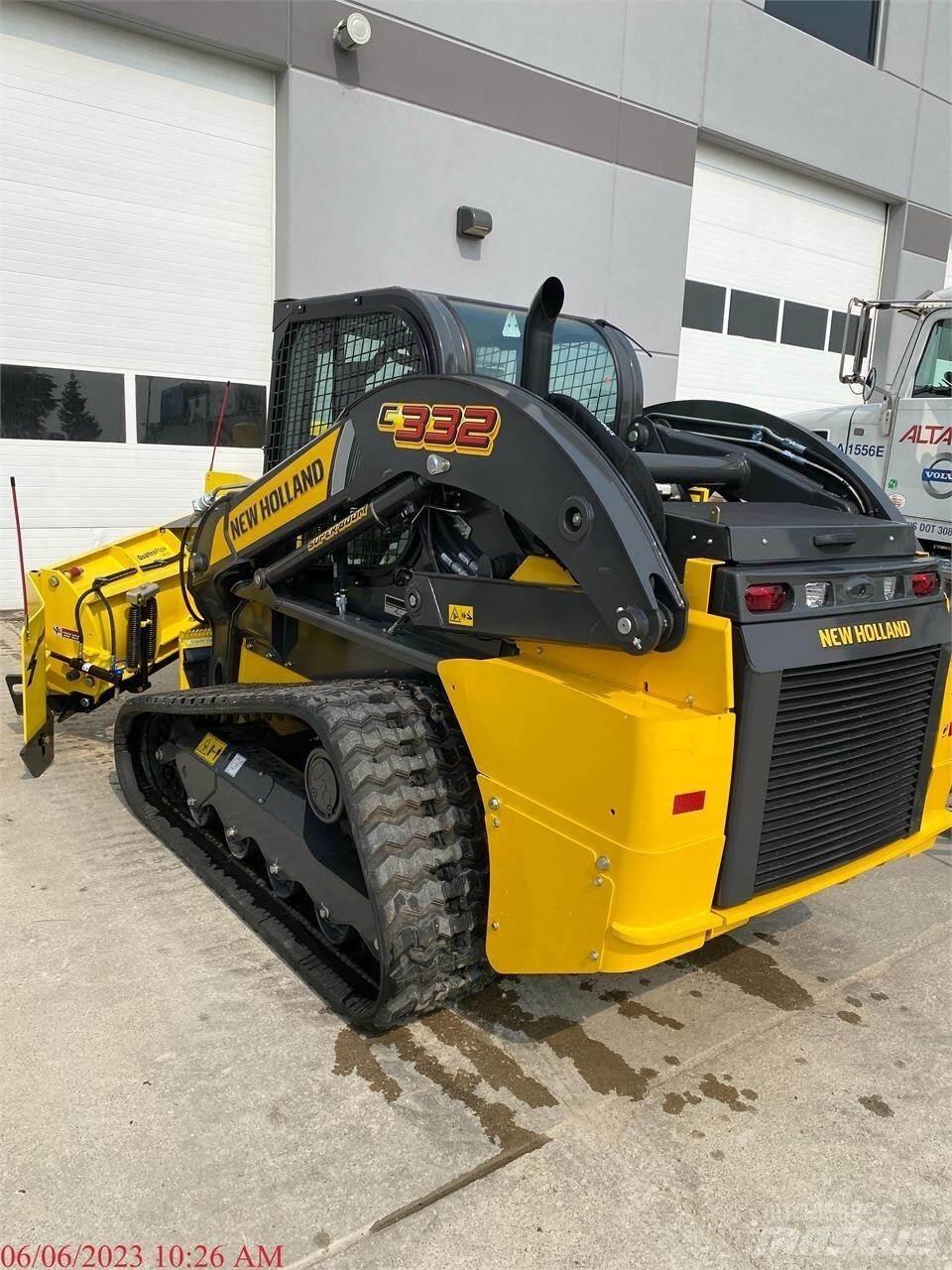 New Holland C332  스키드로더