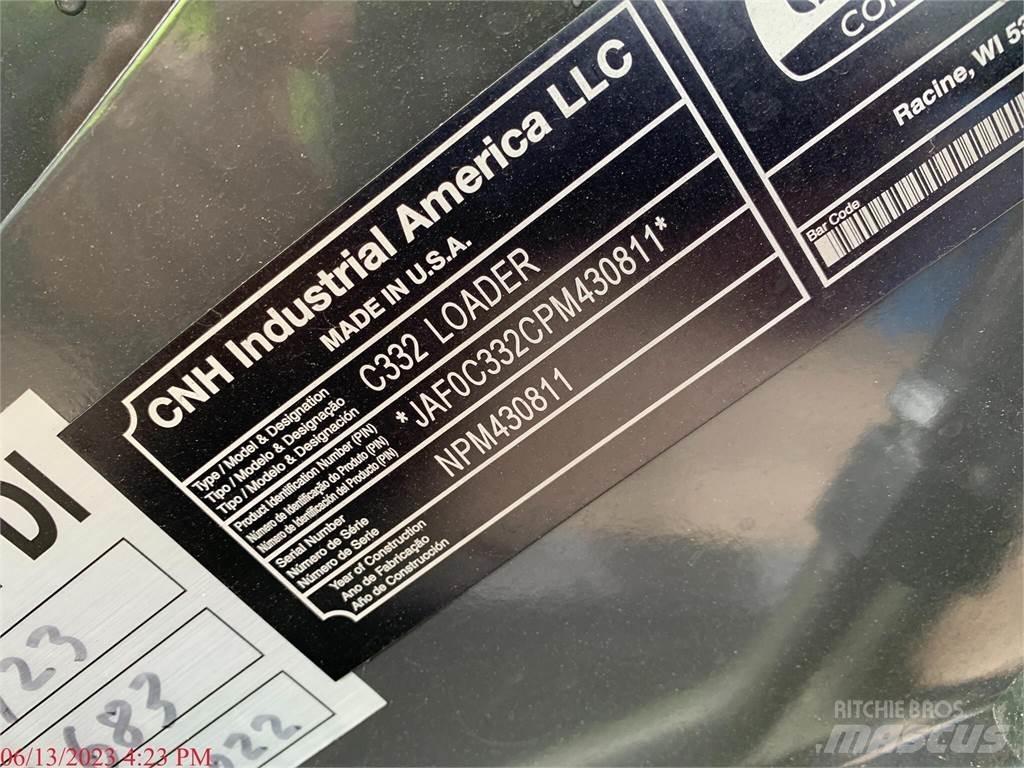 New Holland C332  스키드로더