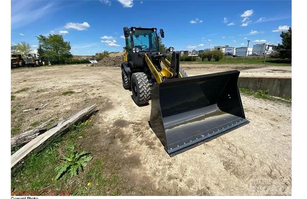 New Holland W80C  휠로우더