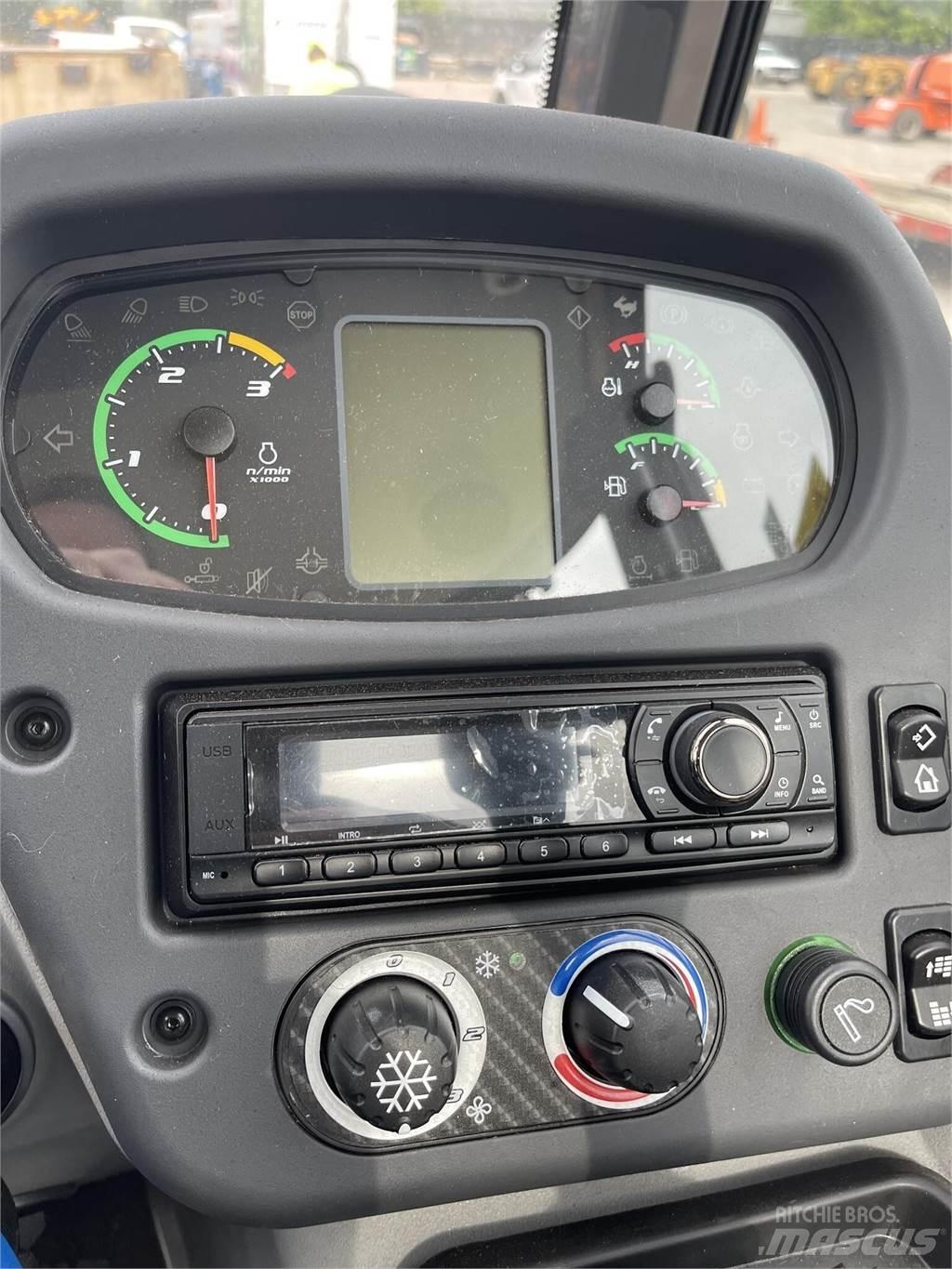 New Holland W80C  휠로우더