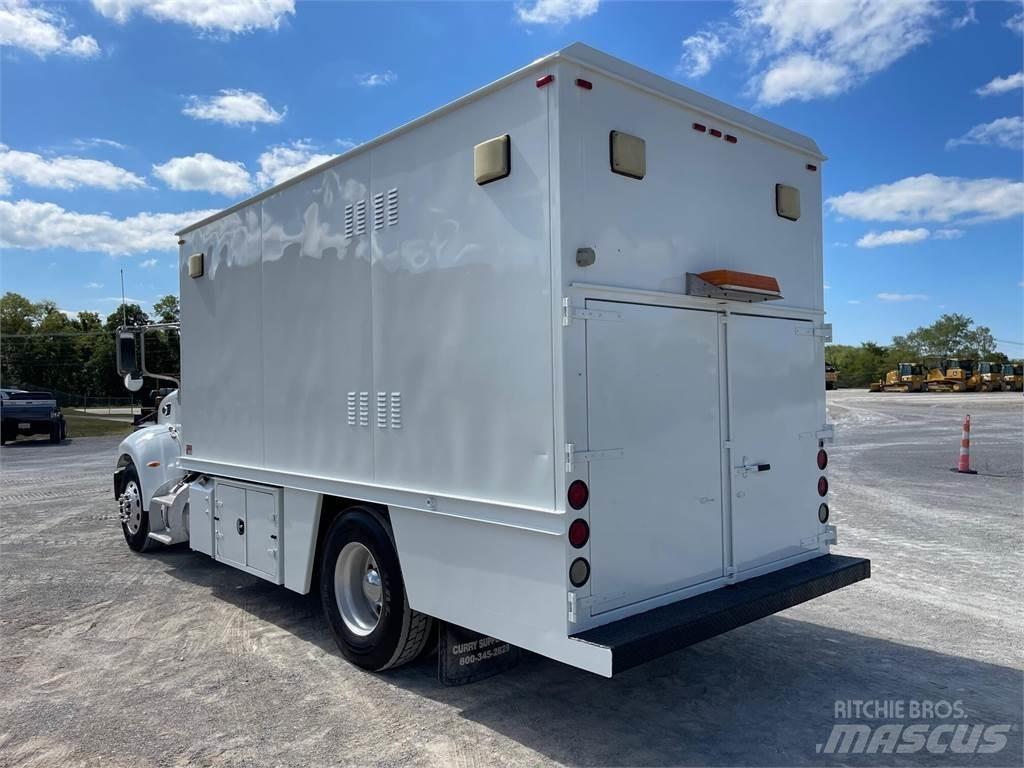 Peterbilt 335 건설 장비 - 기타