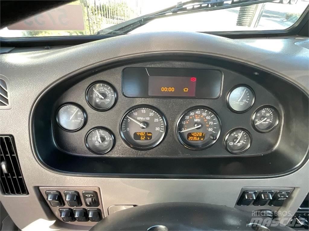 Peterbilt 348 탱커 트럭