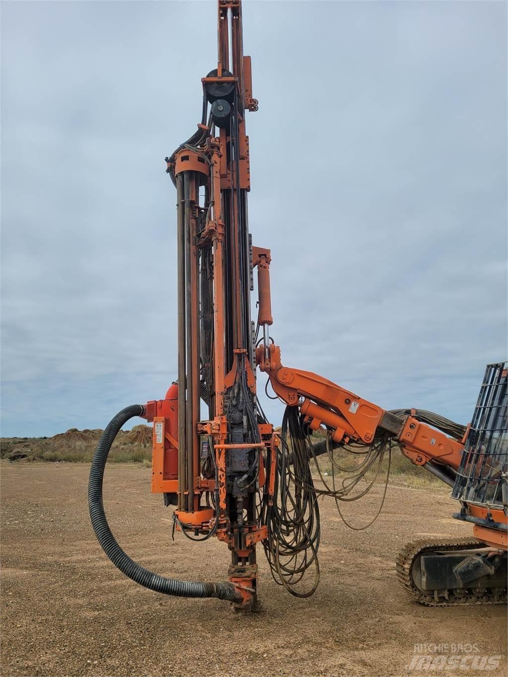 Sandvik DP1500 도로 굴착기
