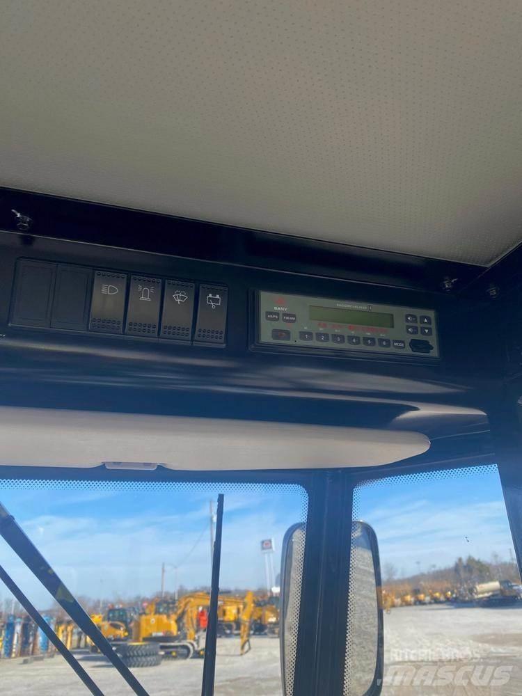 Sany SSR120C-8 폐기물 다짐기
