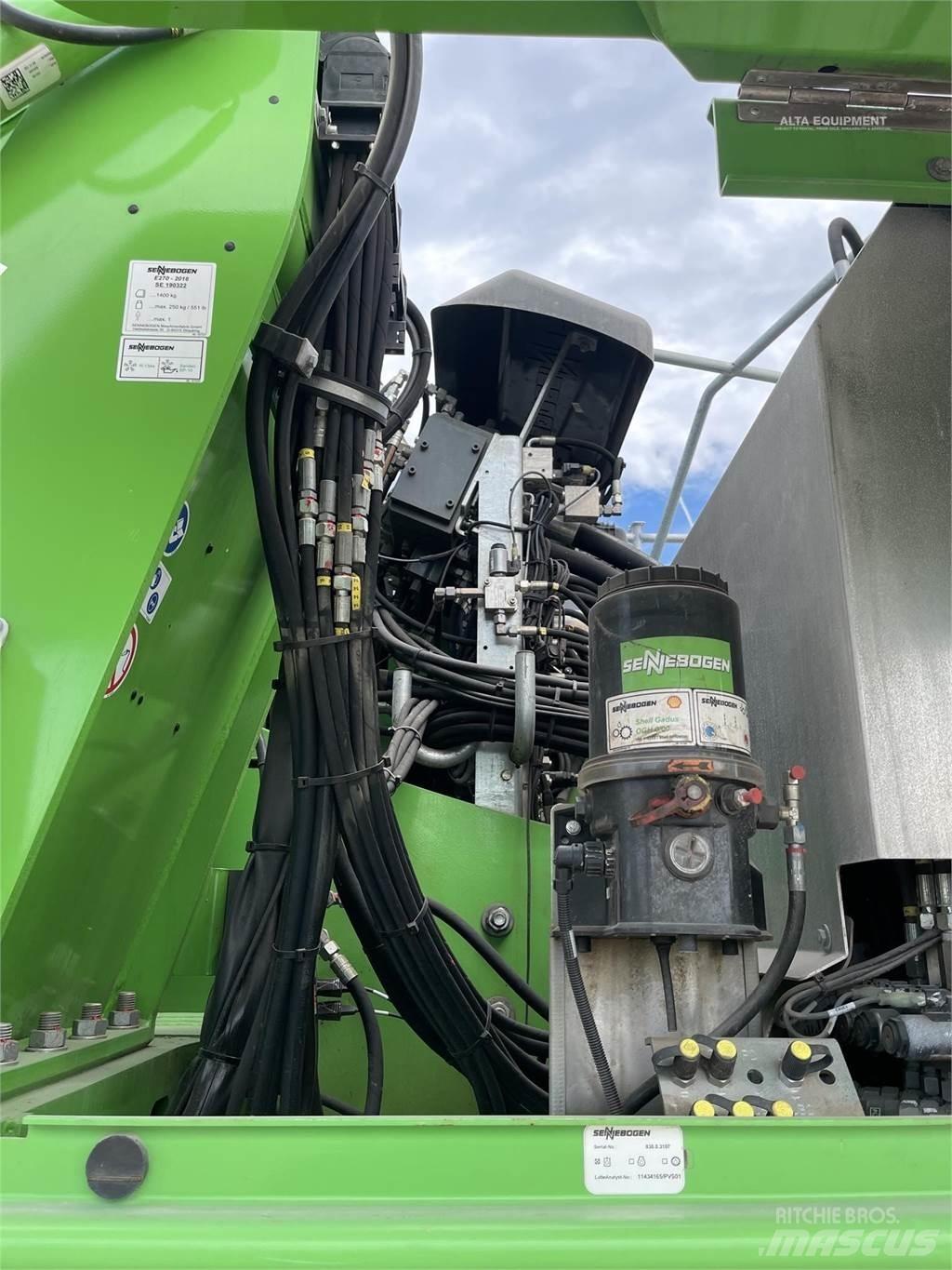 Sennebogen 830E 폐기물/산업 처리기