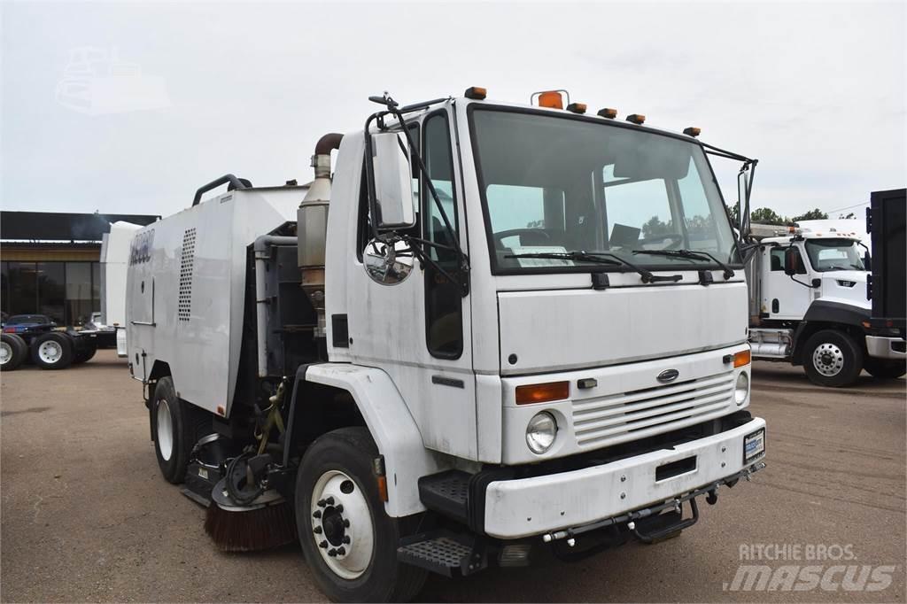Sterling SC8000 청소 트럭
