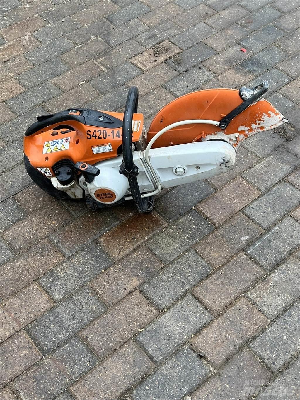 Stihl TS420 암석 및 콘크리트 절단기