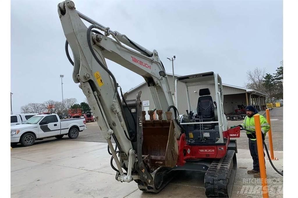 Takeuchi TB250-2 소형 굴삭기 7톤 미만