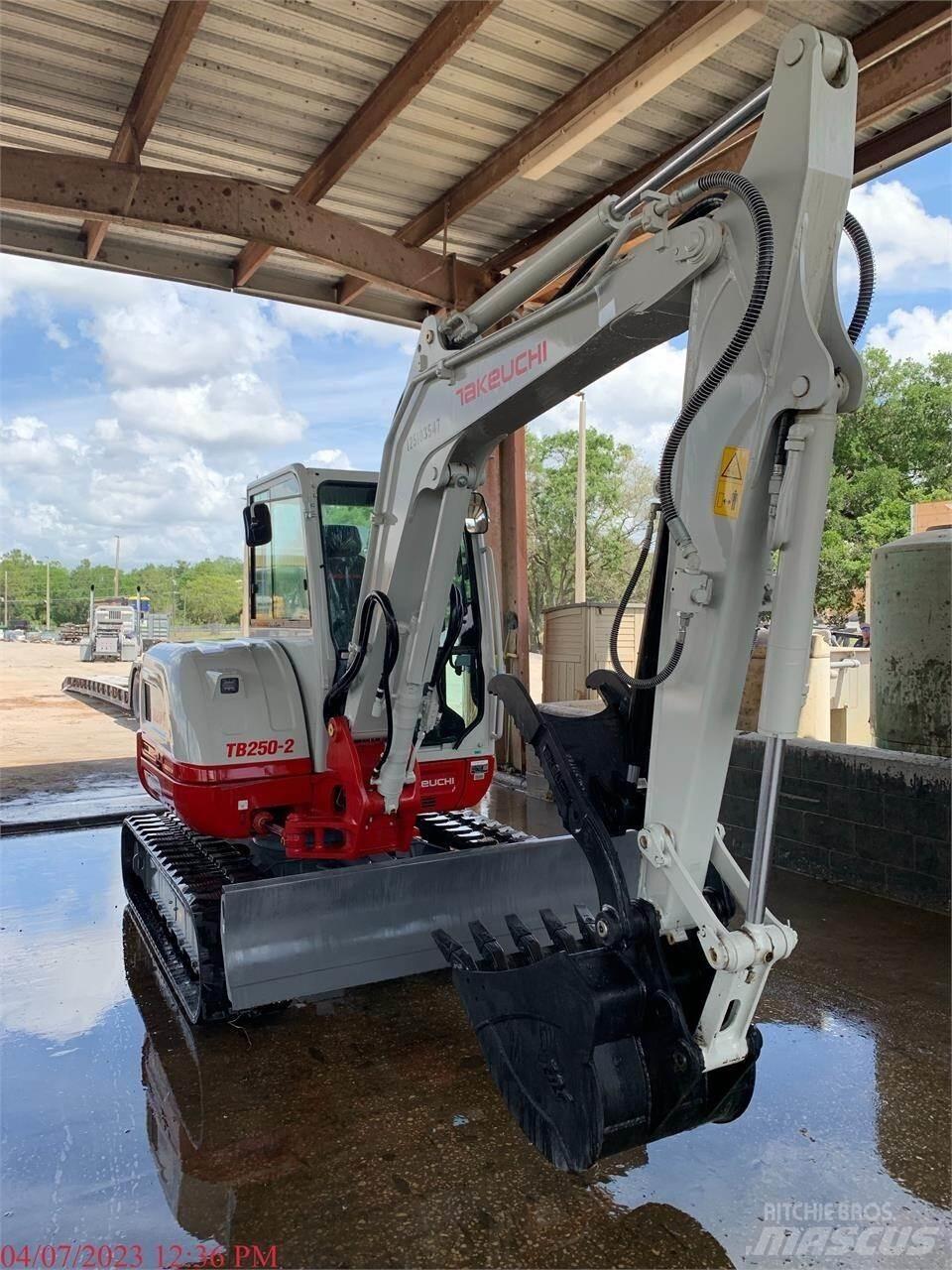 Takeuchi TB250-2 소형 굴삭기 7톤 미만