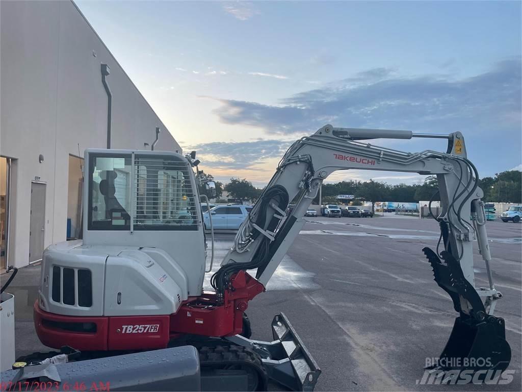 Takeuchi TB257FR 대형 굴삭기 29톤 이상
