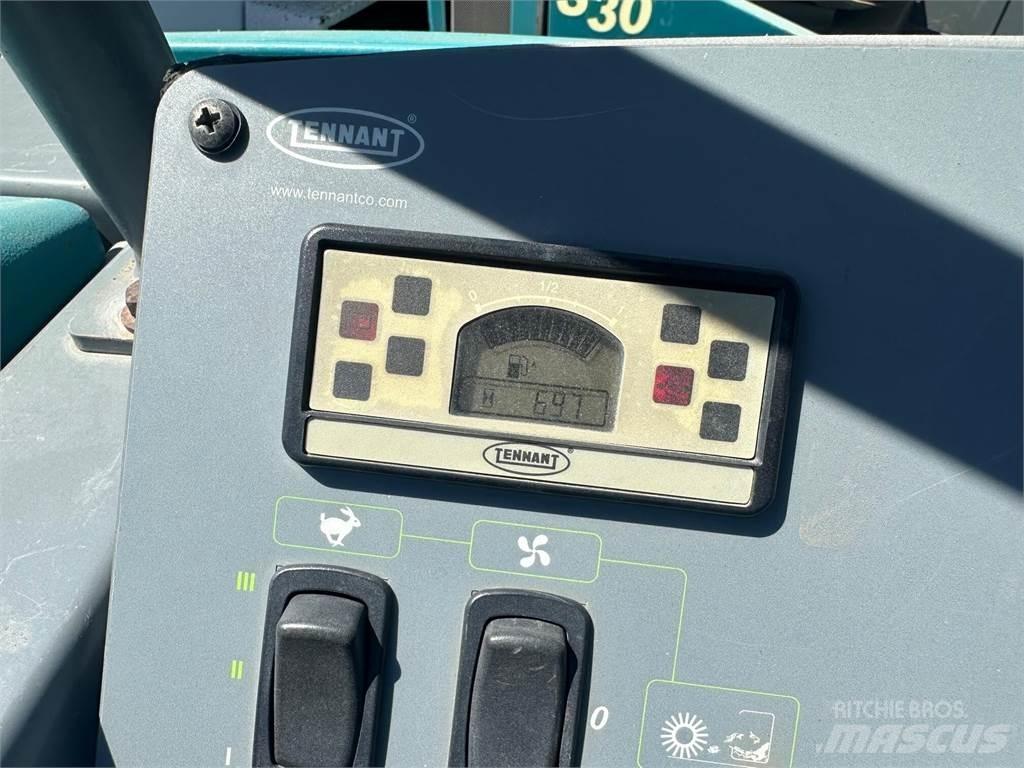 Tennant S30 도로 청소차