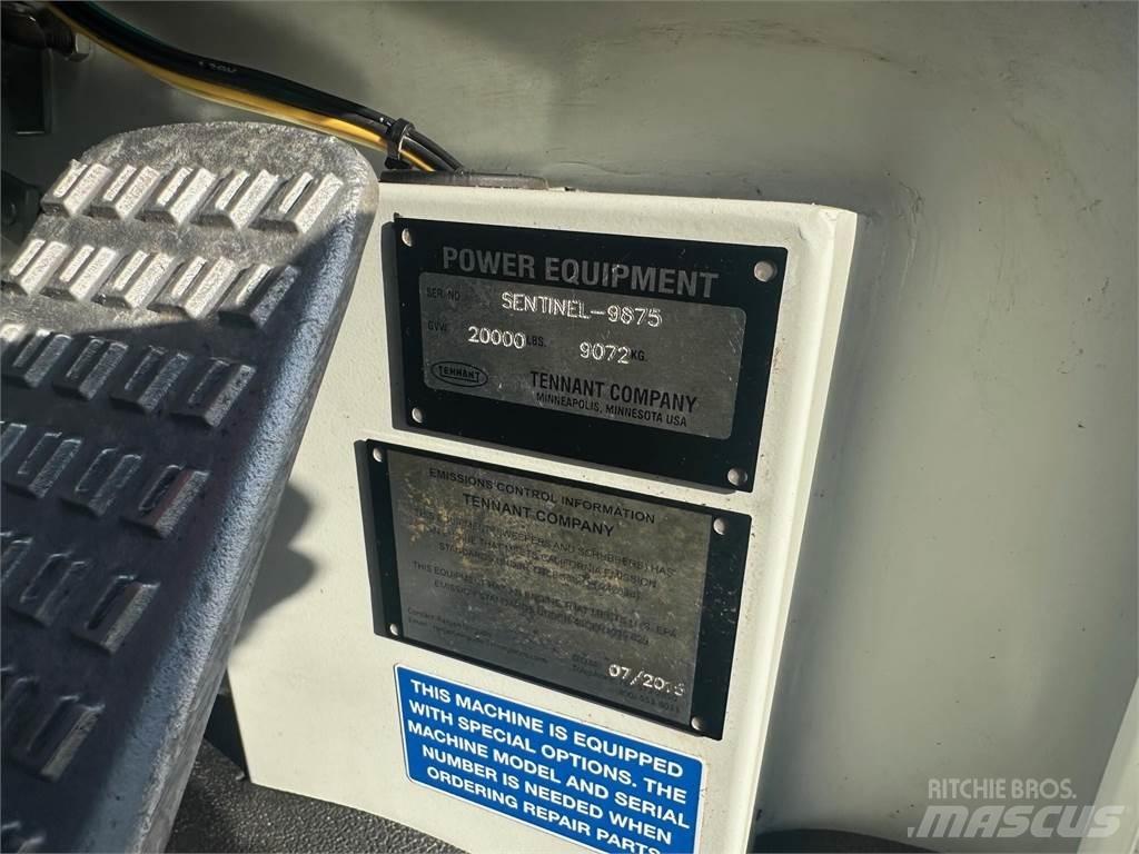 Tennant SENTINEL 도로 청소차