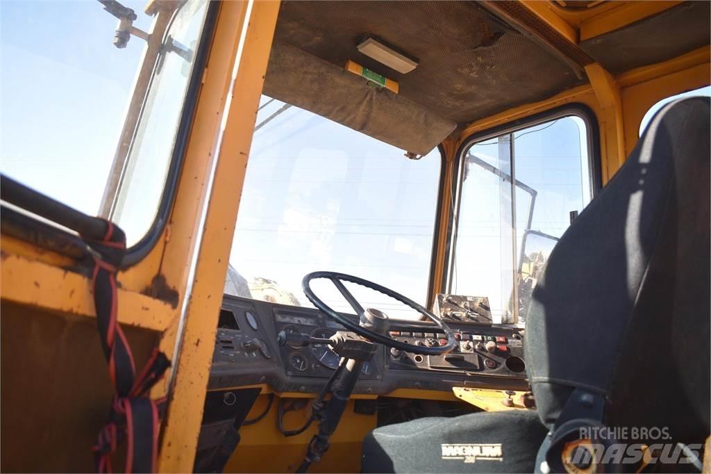Volvo A25 연결식 홀러