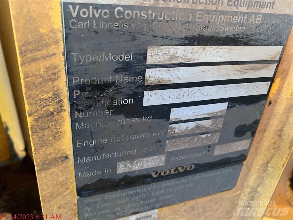 Volvo A25G 연결식 홀러