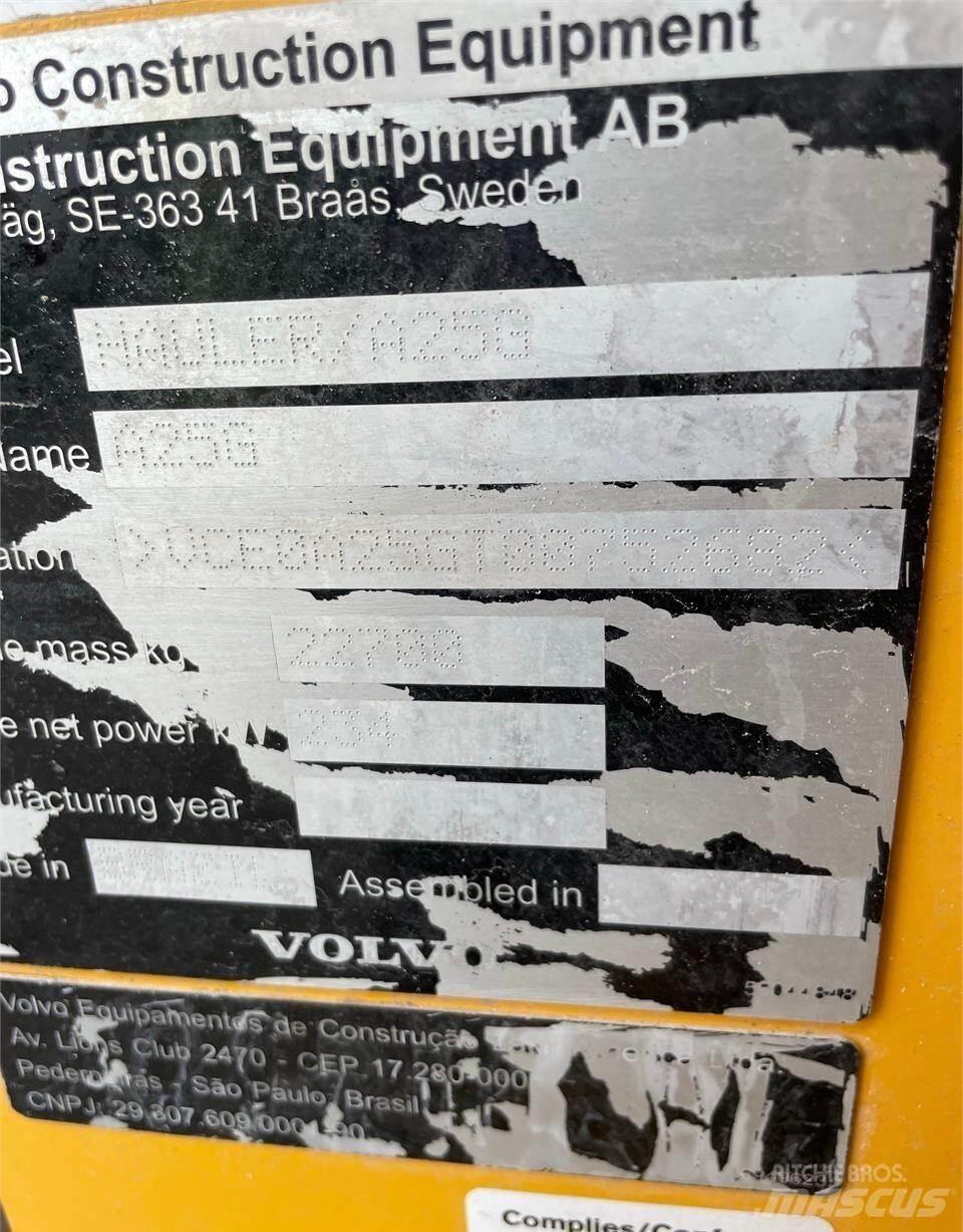 Volvo A25G 연결식 홀러
