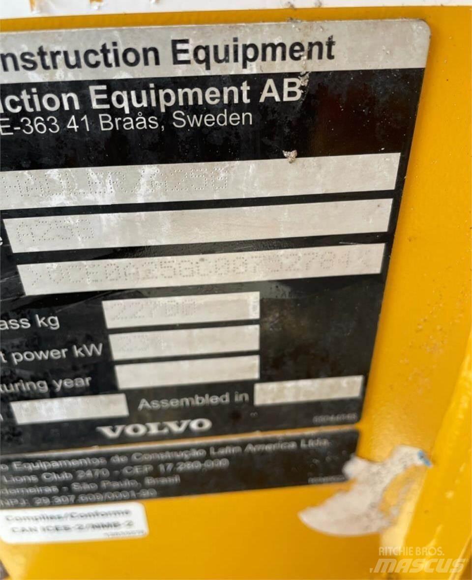Volvo A25G 연결식 홀러