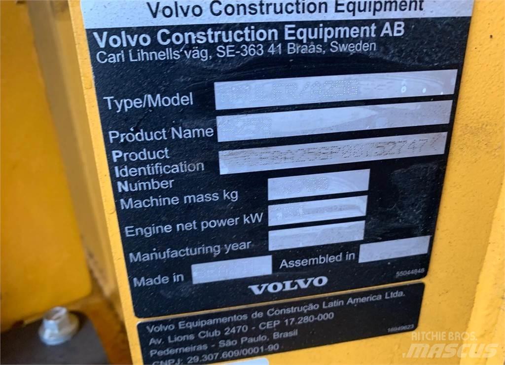 Volvo A25G 연결식 홀러
