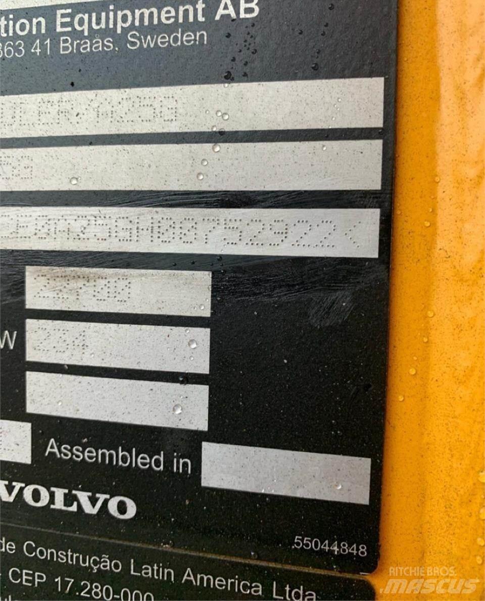 Volvo A25G 연결식 홀러