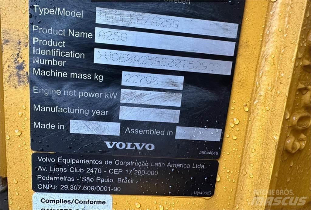 Volvo A25G 연결식 홀러