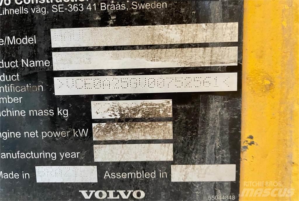 Volvo A25G 연결식 홀러