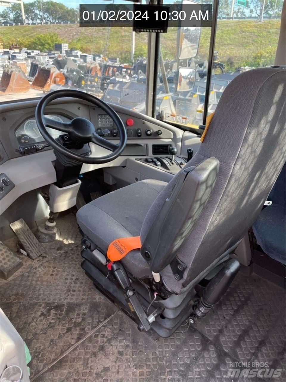 Volvo A30G 연결식 홀러