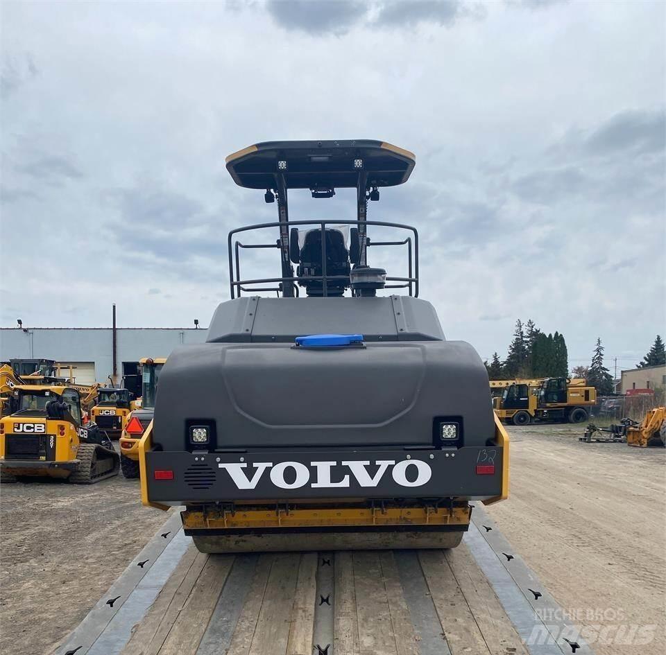 Volvo DD110C 트윈 드럼 롤러
