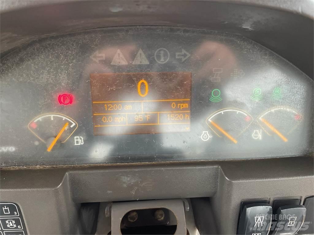 Volvo DD120B 트윈 드럼 롤러