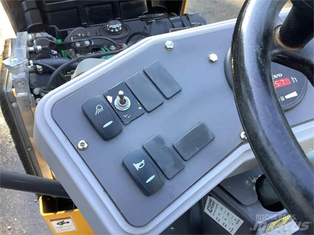 Volvo DD25B 트윈 드럼 롤러
