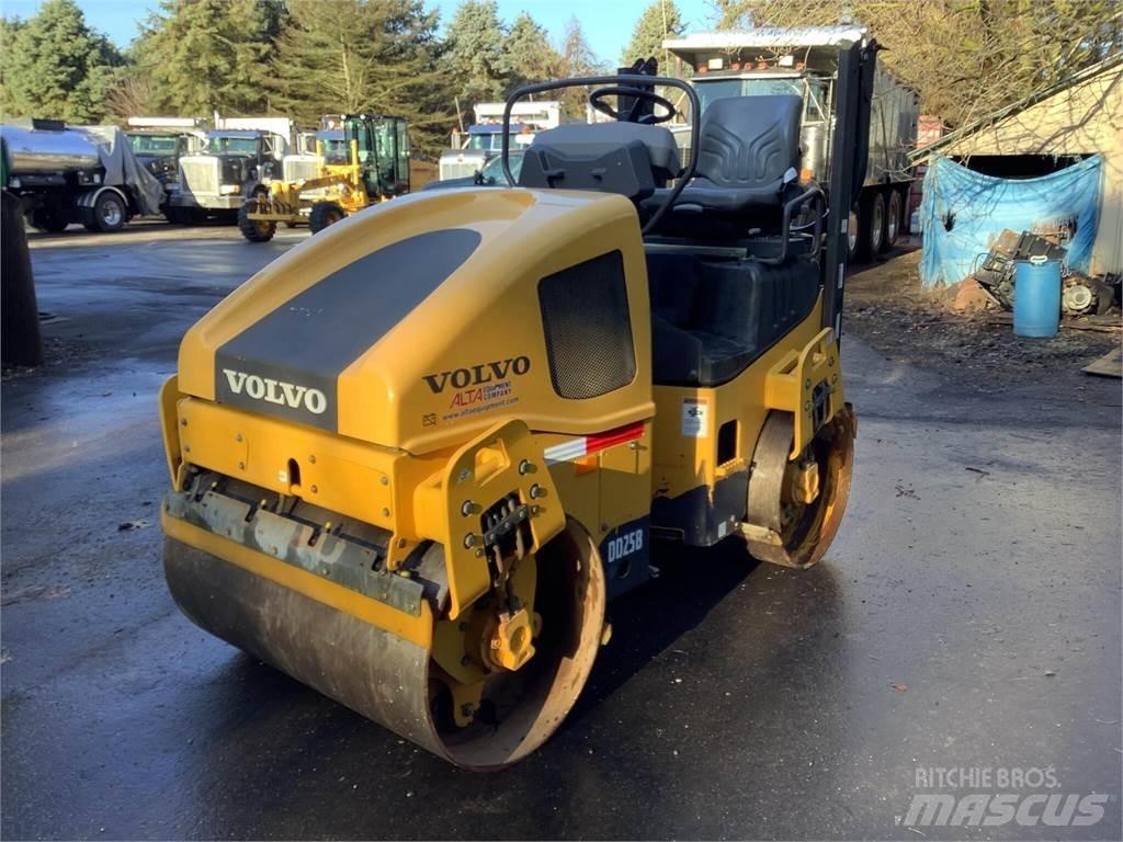 Volvo DD25B 트윈 드럼 롤러