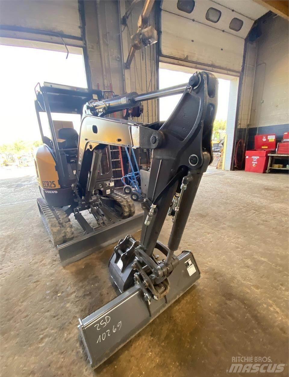 Volvo ECR25D 소형 굴삭기 7톤 미만