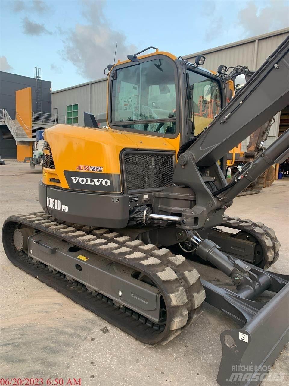 Volvo ECR88D 대형 굴삭기 29톤 이상