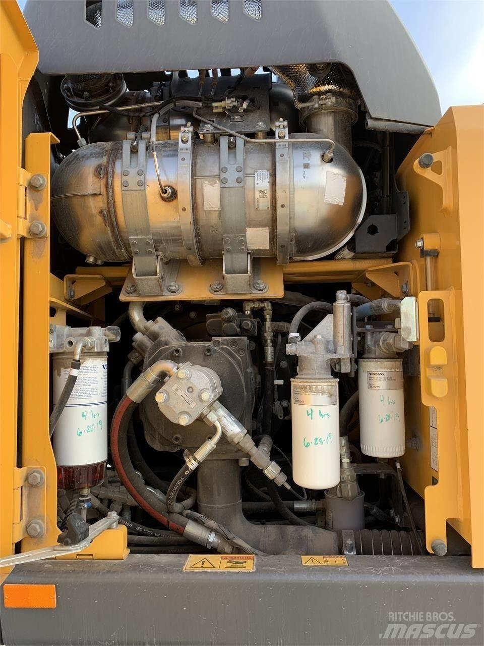 Volvo EW180E  휠 굴삭기