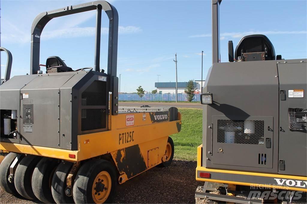 Volvo PT125C 공기 타이어 롤러