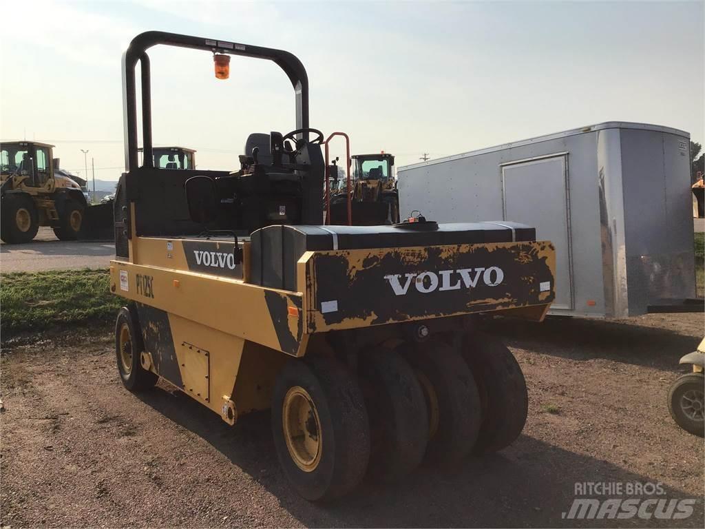 Volvo PT125C 공기 타이어 롤러