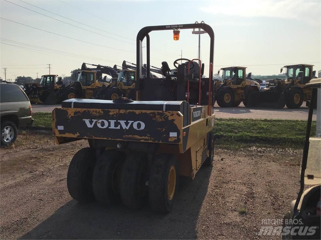 Volvo PT125C 공기 타이어 롤러
