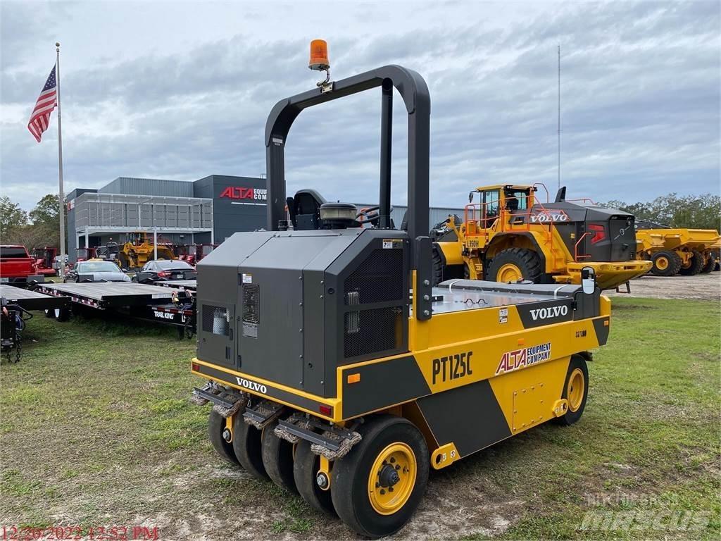 Volvo PT125C 공기 타이어 롤러