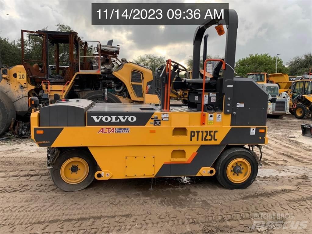 Volvo PT125C 공기 타이어 롤러