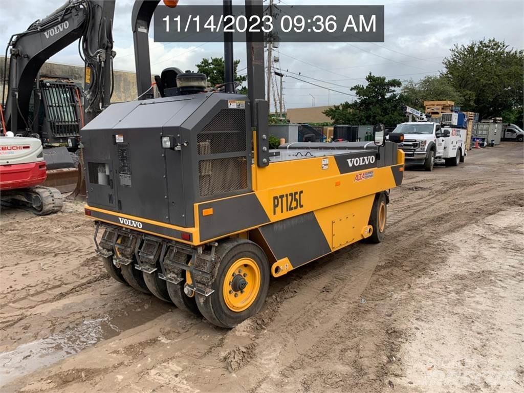 Volvo PT125C 공기 타이어 롤러