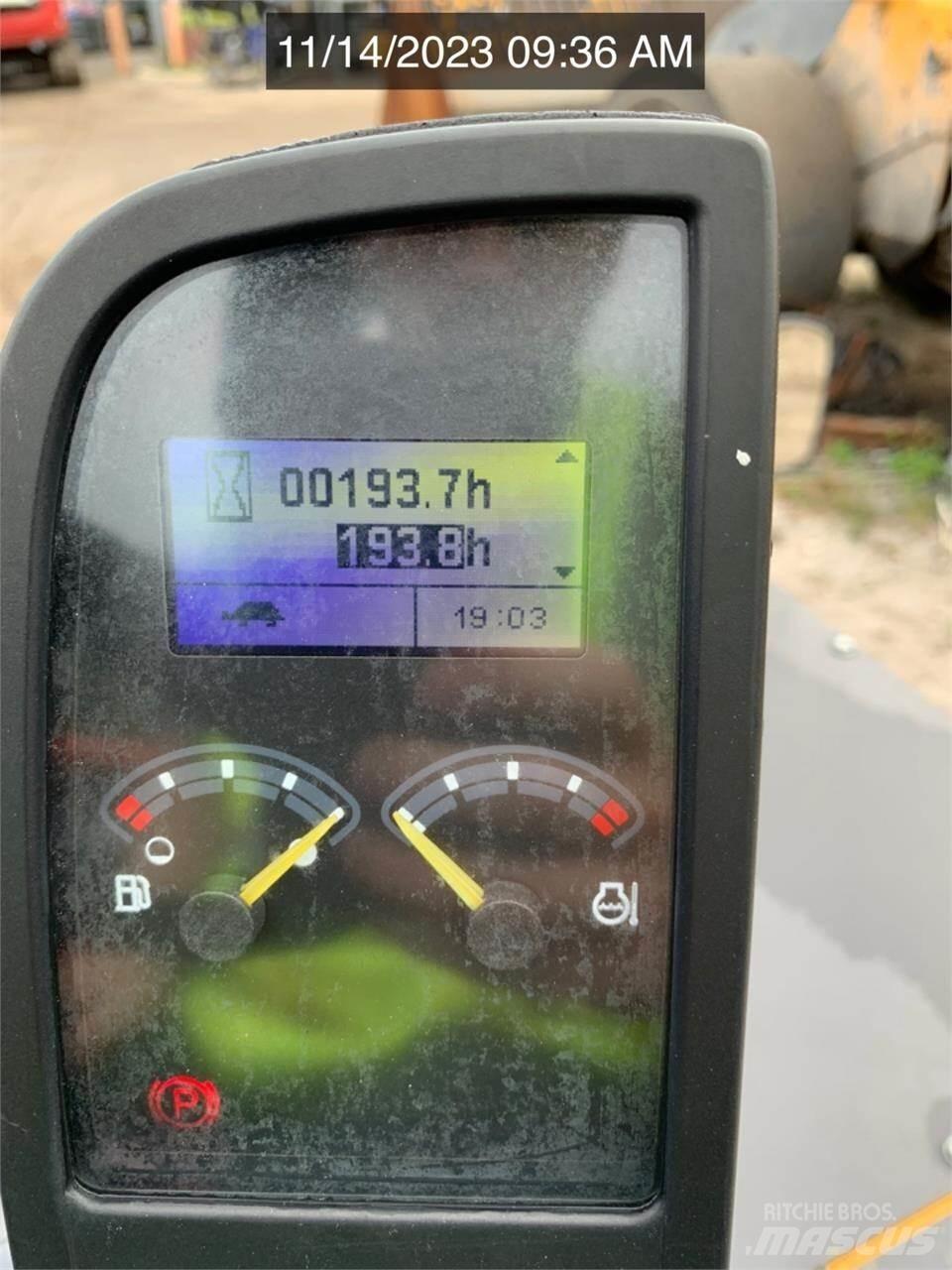 Volvo PT125C 공기 타이어 롤러