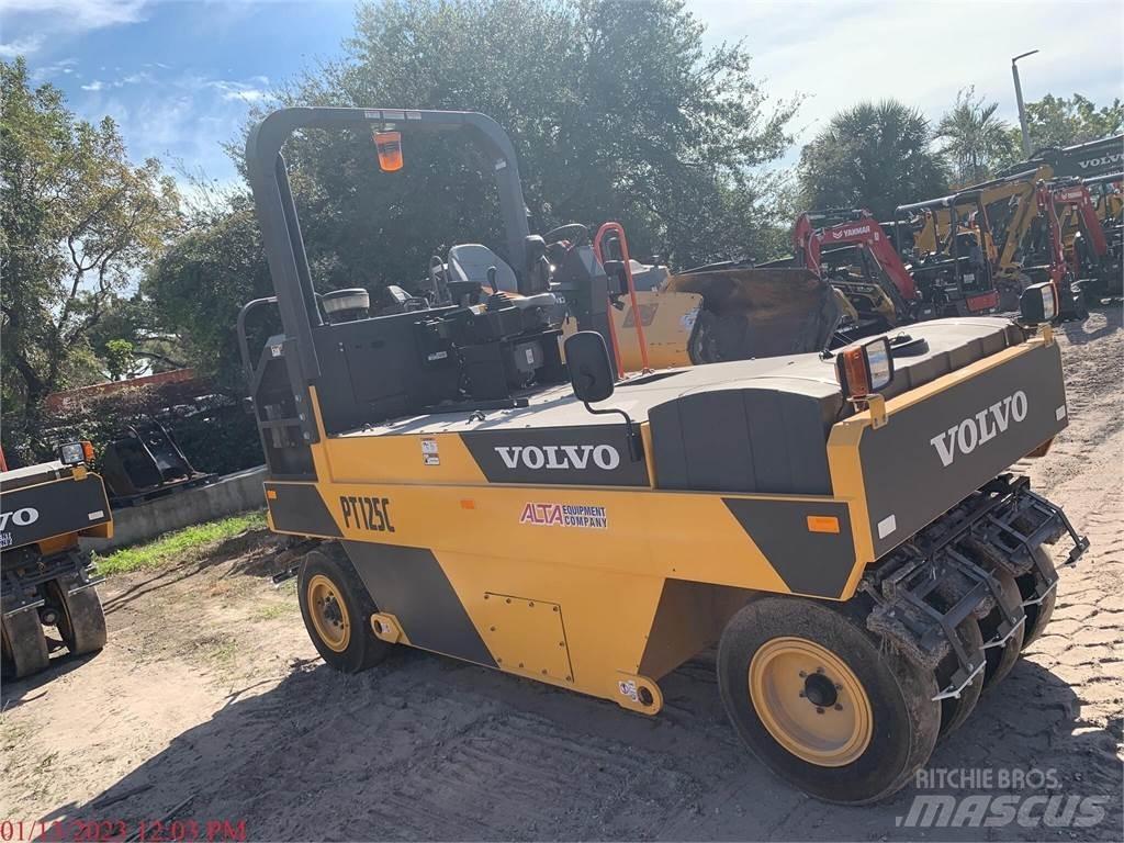 Volvo PT125C 공기 타이어 롤러