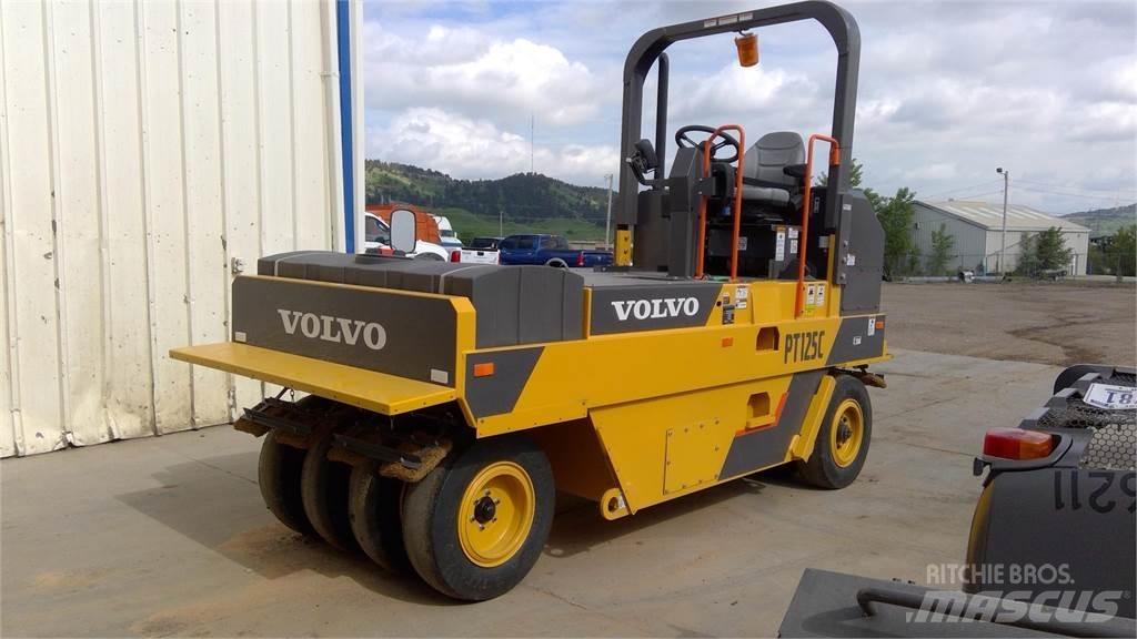 Volvo PT125C 공기 타이어 롤러