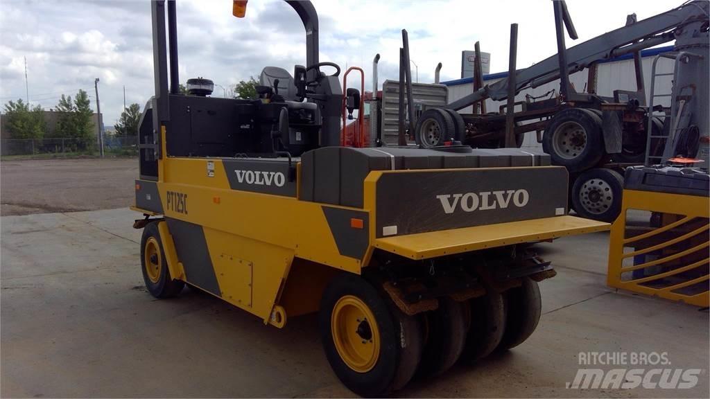 Volvo PT125C 공기 타이어 롤러