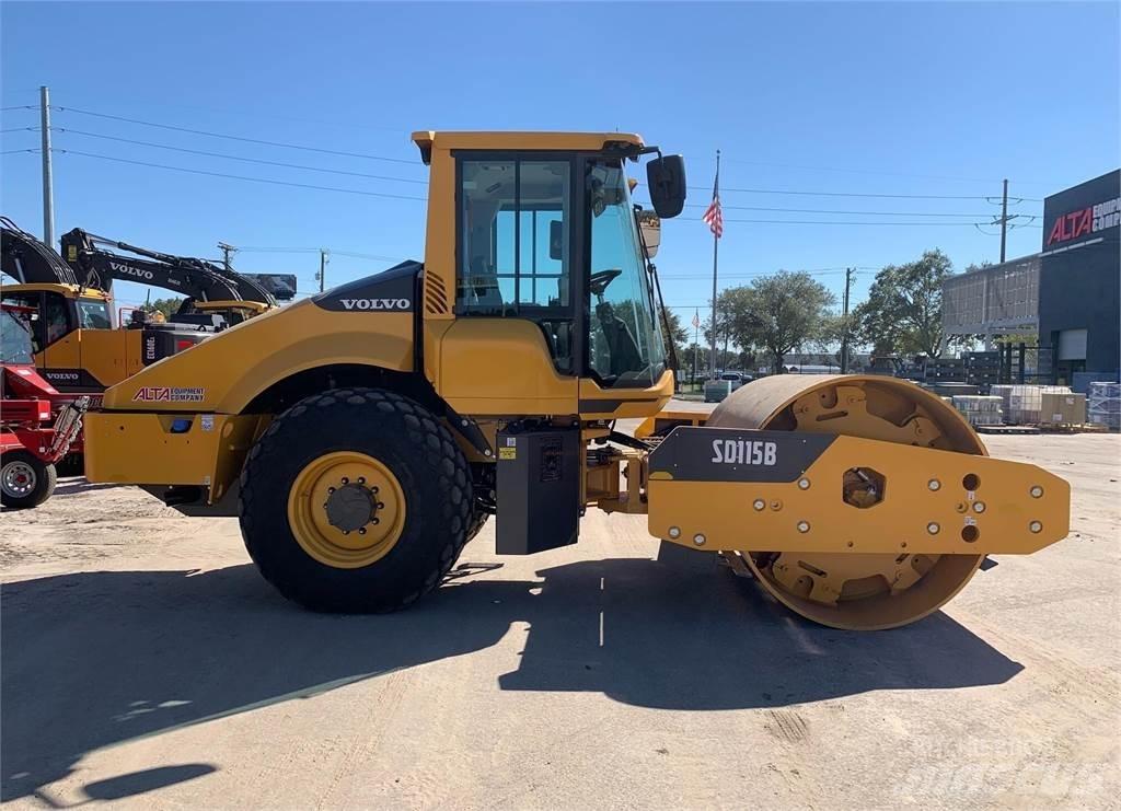 Volvo SD115B 트윈 드럼 롤러