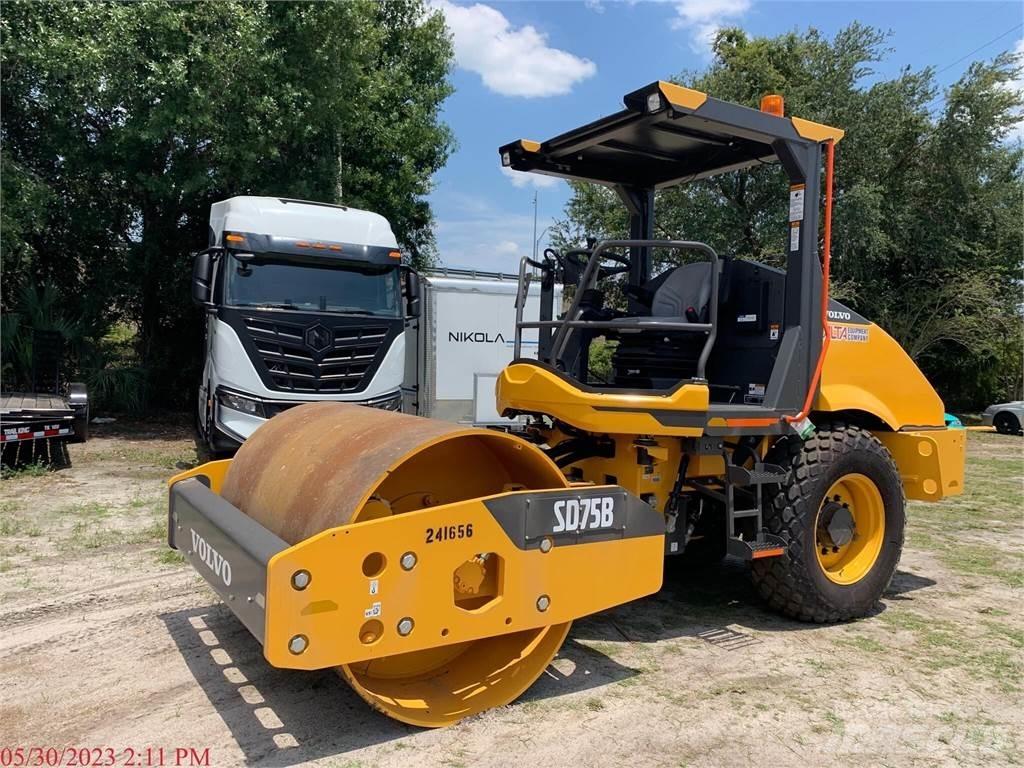 Volvo SD75B 트윈 드럼 롤러