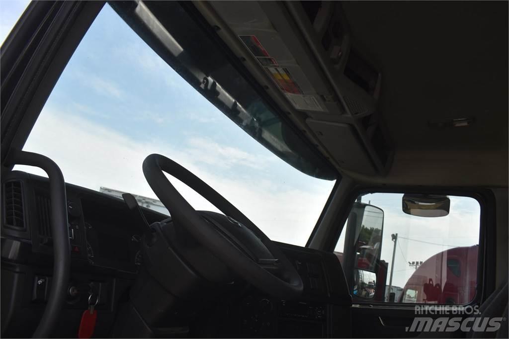 Volvo VHD104F300 덤프 트럭