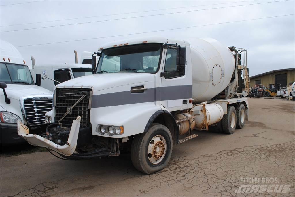 Volvo VHD64B200 콘크리트 믹서트럭